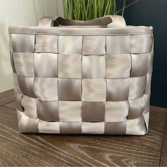 Harvey's Seatbelt Bags Large Tote Bag in Champagne - Picture 4 of 11